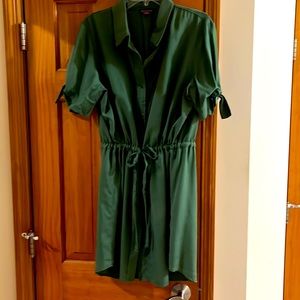 Vince Camuto lightweight mossy green dress/jersey dress.